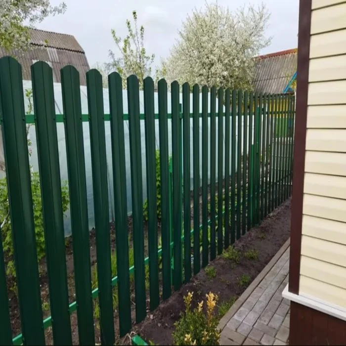 забор из евроштакетника