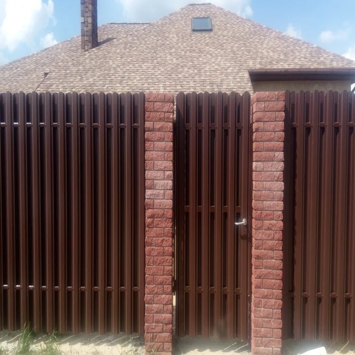 забор из штакетника с двухсторонним заполнением